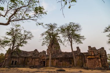 Tayland, Buriram 'daki Phanomrung Tarihi Parkı' ndaki Antik Phanomrung Taş Pagoda Eski Kalesi.