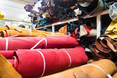 Deri desteler, renkli dokular, zanaat endüstrisi.