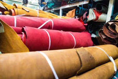 Deri işçiliği ürünler ve el sanatları endüstrisi için ham nesne paketler.