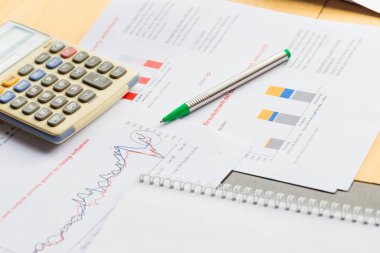 Masada hesap makinesi ve iş vizyonu ile ticaret şeması