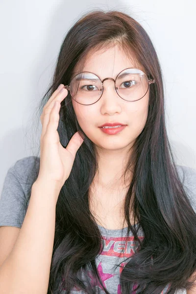 Nahaufnahme Glücklich Junge Asiatische Frauen Tragen Brille Gemütlichen Raum Portrait — Stockfoto