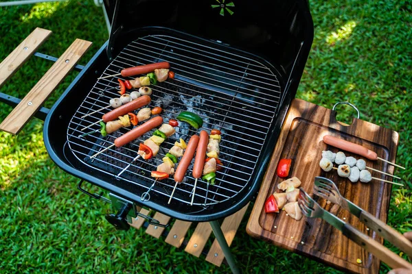 People Hand Grill Bbq Food Party Home Garden Happy Friendship — Fotografia de Stock