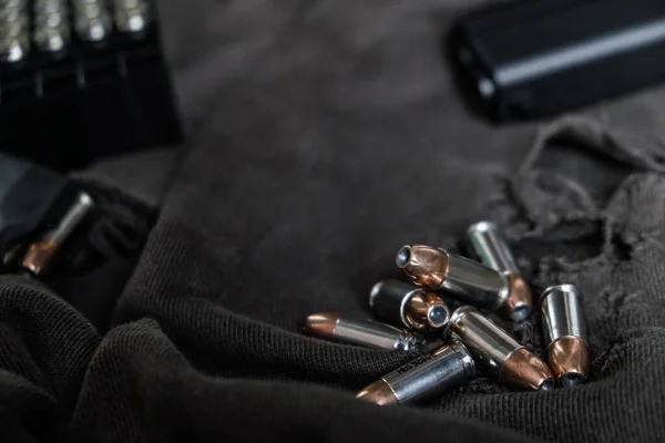 9Mm Conceal Semi Automatic Gun Jacket Hallow Point Bullet Cloth — 图库照片