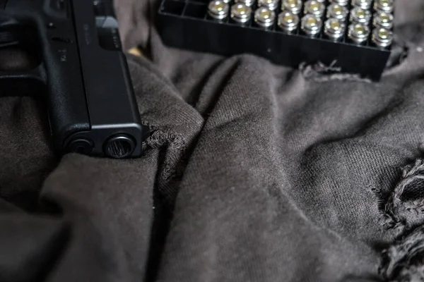 9Mm Conceal Semi Automatic Gun Jacket Hallow Point Bullet Cloth — 图库照片