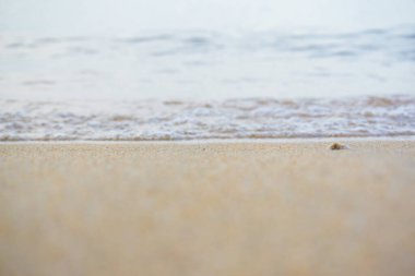 Beyaz kum deniz kıyısı dalgası yaz tatili doğa arka planı