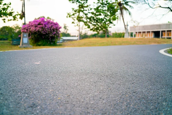 Vide Asphalte Marche Course Parc Route Dans Ville Coucher Soleil — Photo