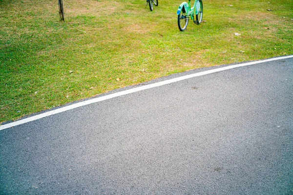 Töm Asfalt Promenad Kör Park Väg Staden Solnedgång Grönt Gräs — Stockfoto