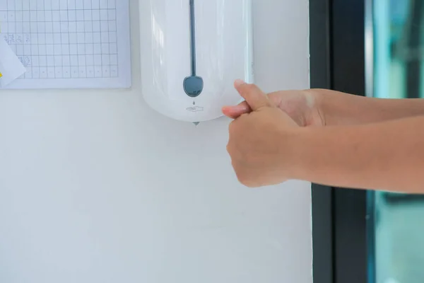 Hand Wash Automatic Alcohol Gel Hand Cose Healthy Concept — Foto de Stock