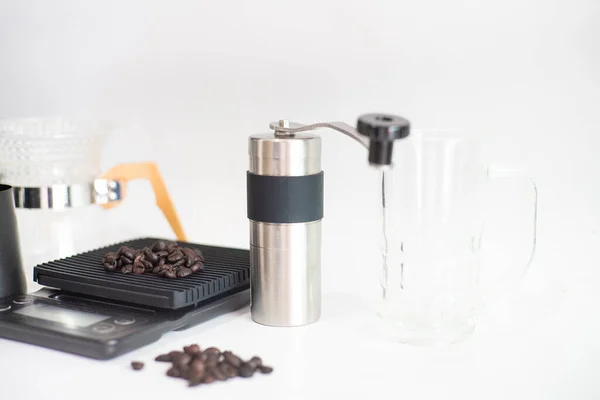 コーヒー豆ドリップ装置付き家庭用ホットドリンクカフェ — ストック写真