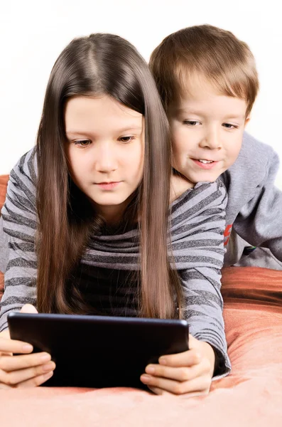 Children playing on the tablet — Stock Photo, Image