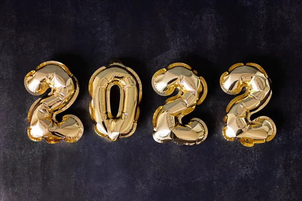 Mutlu Noeller ve mutlu yıllar 2022. Kış tatili modeli.