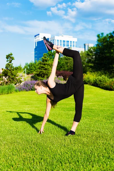 Chica gimnasta — Foto de Stock