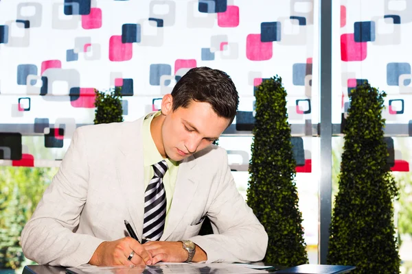 Businessman working with documents — Stock Photo, Image