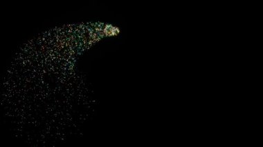 Noel havai fişekleri. Karmaşık bir yörüngede uçan çok renkli kıvılcımların kaynağı. Karanlık bir arka planda uçan kıvılcımlar.