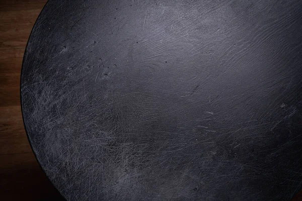 空的黑色圆形木制桌子 — 图库照片