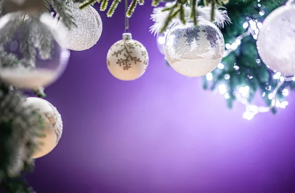 Kerstmis achtergrond met ballen — Stockfoto