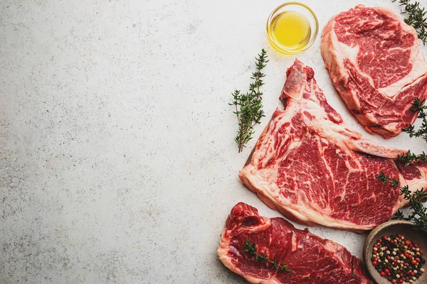 Çiğ Et Bifteğinin Çeşitliliği — Stok fotoğraf