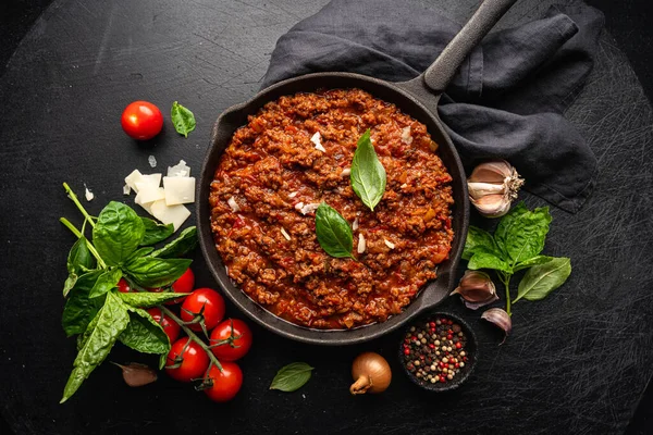 Класичний італійський соус Болоньєзе — стокове фото
