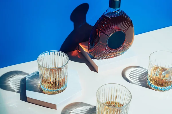 ウィスキーと氷のグラス — ストック写真