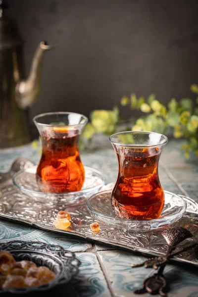 Thé turc en verre traditionnel — Photo