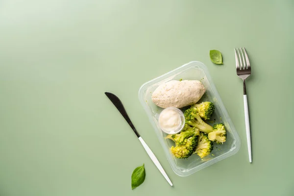 Hamburger di pollo con broccoli — Foto Stock