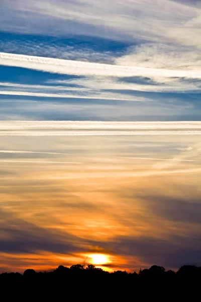 Sonnenaufgang Den Wolken Und Blauem Himmel — Stockfoto