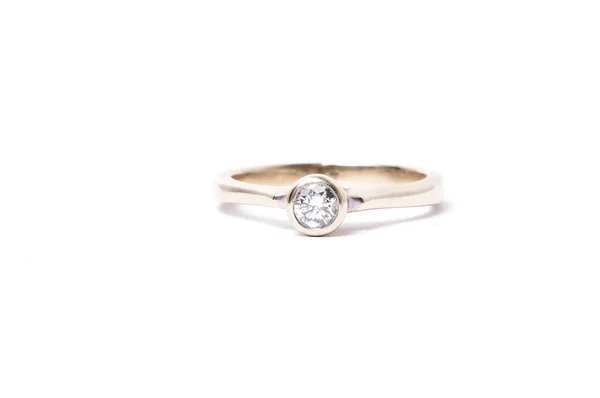 Goldener Ring mit Diamant — Stockfoto