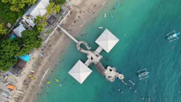 Top View Small Isolated Tropical Island Blue Transparent Water Speedboats — Stock Video