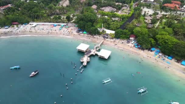 Widok Góry Małą Odizolowaną Wyspę Tropikalną Niebieską Przezroczystą Wodą Motorówkami — Wideo stockowe