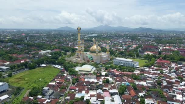 Жовта Мечеть Мечеть Хаббула Ватана Індонезії Повітряний Дрон Дивиться Мечеть — стокове відео
