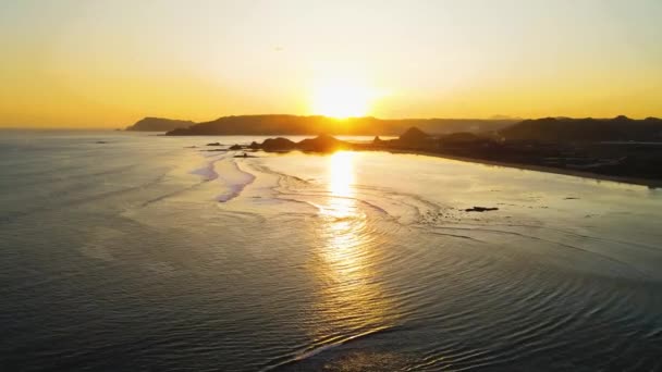 Aerial Shot Ocean Colorful Golden Sunset Mandalika Kuta Beach Sunset — Stok video