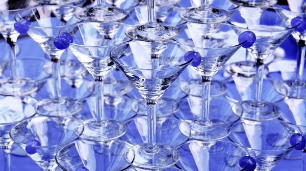 Башня из бокалов. Бокал мартини с вишней. Martini glass