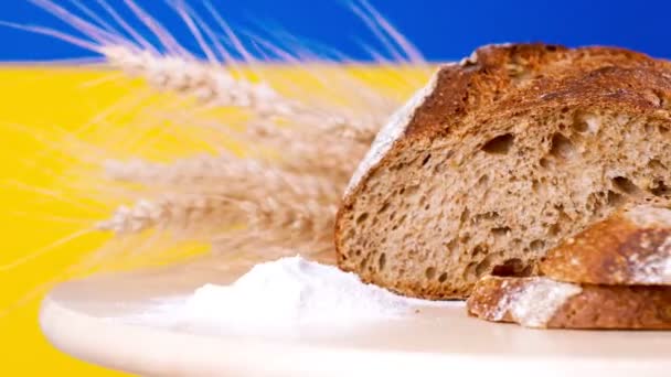 Loaf Bread Cut Slices Background Ukrainian Flag — Stock video