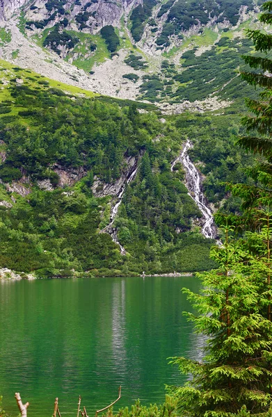 Λίμνη στα βουνά Τάτρα — Φωτογραφία Αρχείου