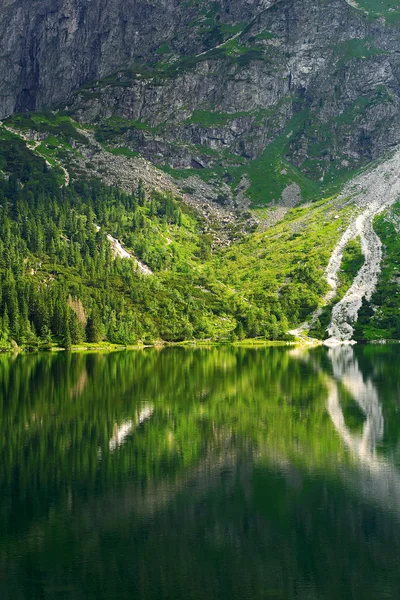 Lago nas Montanhas Tatra — Fotografia de Stock
