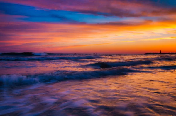 Vagues au coucher du soleil, Cape May, New Jersey . — Photo