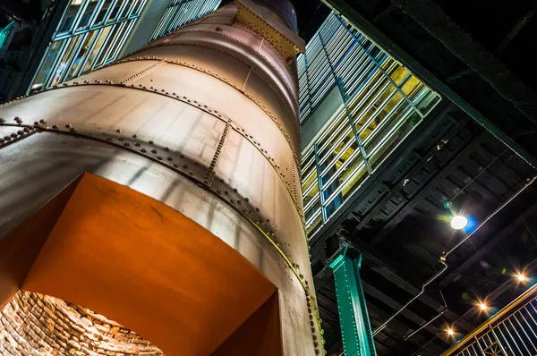 Looking up at interesting architecture in the Powerplant, Baltim — Stock Photo, Image