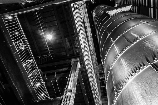 Looking up at interesting architecture in the Powerplant, Baltim — Stock Photo, Image
