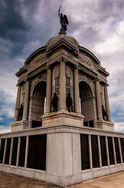 ペンシルバニア記念碑, ゲティスバーグ、penns の背後にある嵐の雲 — ストック写真