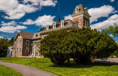 cylburn Botanik Bahçesi, baltimore malikanede önünde çalılar,