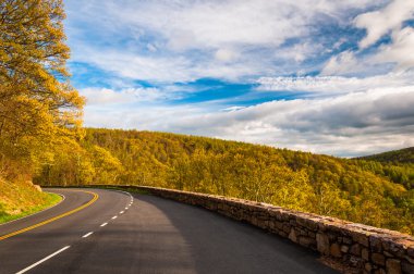shenandoah milli parkta, vir bahar akşamı skyline drive