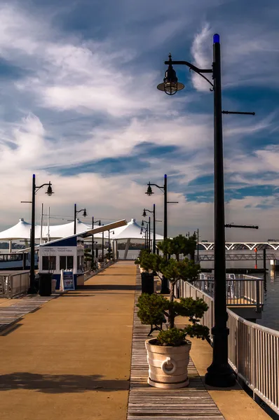 Anlegestelle am Potomac-Fluss im Nationalhafen, Maryland. — Stockfoto