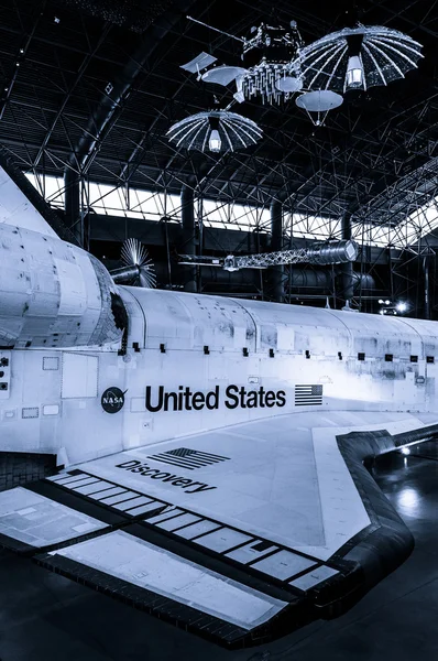 The United States Space Shuttle Discovery, at the Smithsonian Ai