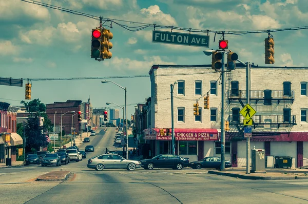 Intersection in the inner city of Baltimore, Maryland. — Stock Photo, Image
