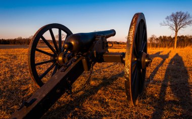 virginia günbatımı, manassas Ulusal savaş parkında, savaş topu.