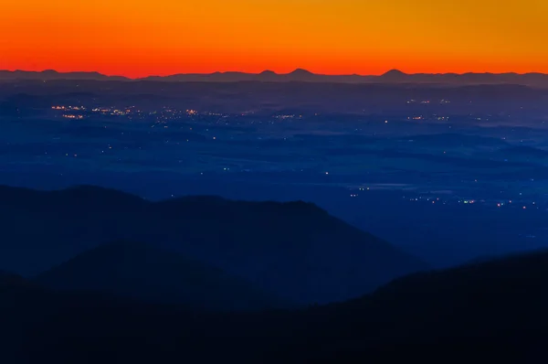 After-sunset view of lights from towns in the Shenandoah Valley, — Stock Photo, Image