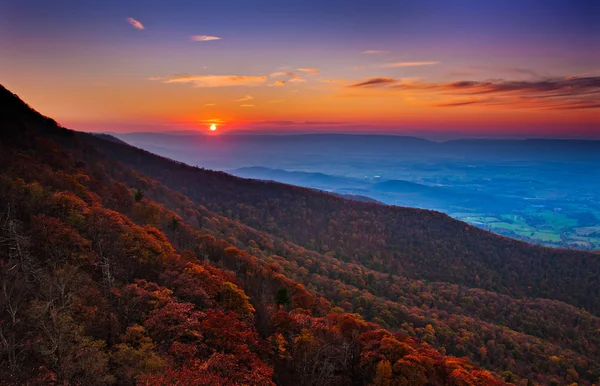Pôr do sol de outono sobre o vale do Shenandoah e Mountai Apalaches — Fotografia de Stock