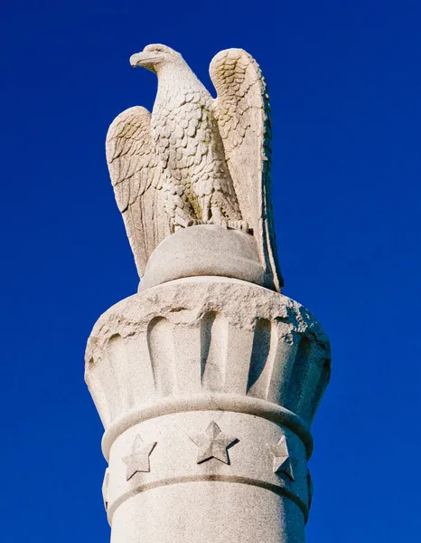 Standbeeld van een adelaar op antietam nationale slagveld, maryland. — Stockfoto