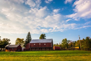 kırsal adams County, pennsylvania bir çiftlikte ahır.
