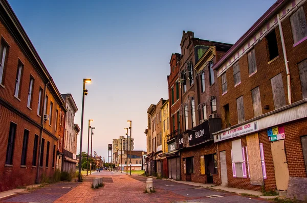 Abandoned storefronts in Old Town Mall, Baltimore, Maryland. — Stock Photo, Image